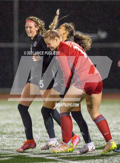 Thumbnail 3 in Curtis vs Union (WIAA 4A Tournament) photogallery.