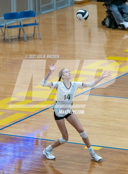 Thumbnail 1 in Yorktown vs. Cathedral (IHSAA 4A Regional semi-final) photogallery.