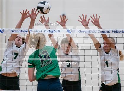 Thumbnail 1 in Yorktown vs. Cathedral (IHSAA 4A Regional semi-final) photogallery.