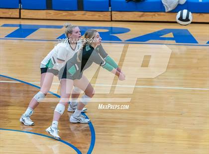 Thumbnail 2 in Yorktown vs. Cathedral (IHSAA 4A Regional semi-final) photogallery.