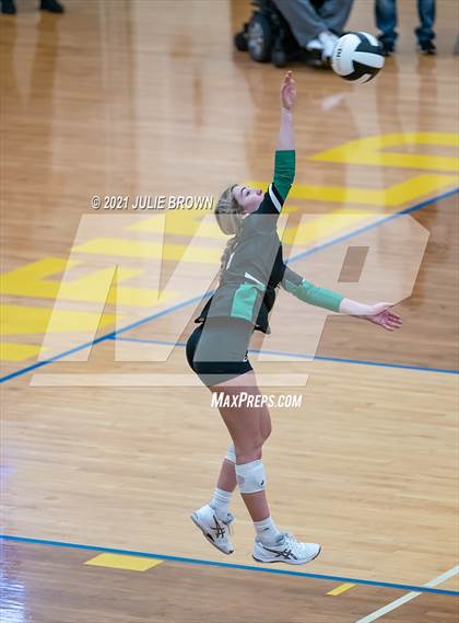 Thumbnail 2 in Yorktown vs. Cathedral (IHSAA 4A Regional semi-final) photogallery.