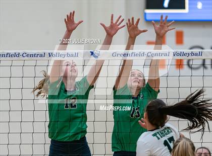 Thumbnail 1 in Yorktown vs. Cathedral (IHSAA 4A Regional semi-final) photogallery.