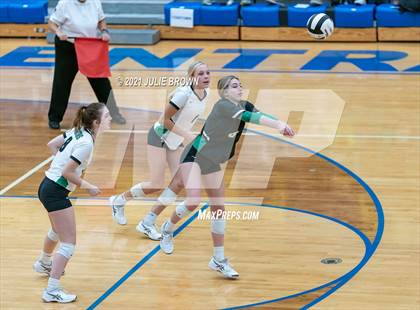 Thumbnail 3 in Yorktown vs. Cathedral (IHSAA 4A Regional semi-final) photogallery.