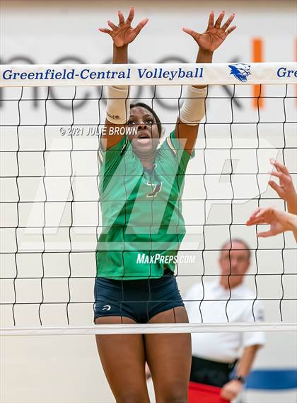 Thumbnail 2 in Yorktown vs. Cathedral (IHSAA 4A Regional semi-final) photogallery.