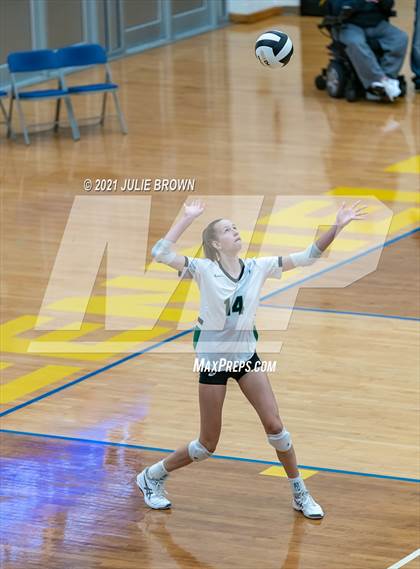 Thumbnail 2 in Yorktown vs. Cathedral (IHSAA 4A Regional semi-final) photogallery.