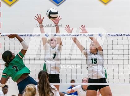 Thumbnail 3 in Yorktown vs. Cathedral (IHSAA 4A Regional semi-final) photogallery.