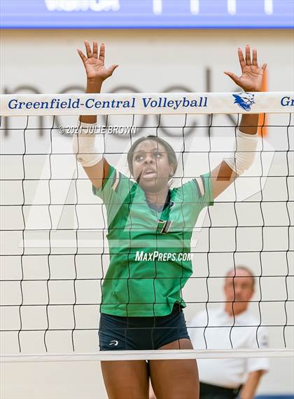 Thumbnail 1 in Yorktown vs. Cathedral (IHSAA 4A Regional semi-final) photogallery.