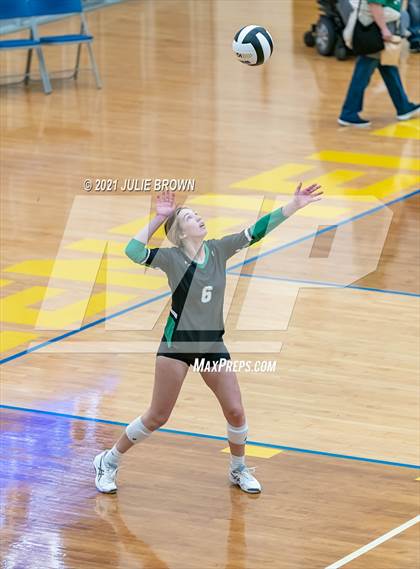 Thumbnail 3 in Yorktown vs. Cathedral (IHSAA 4A Regional semi-final) photogallery.