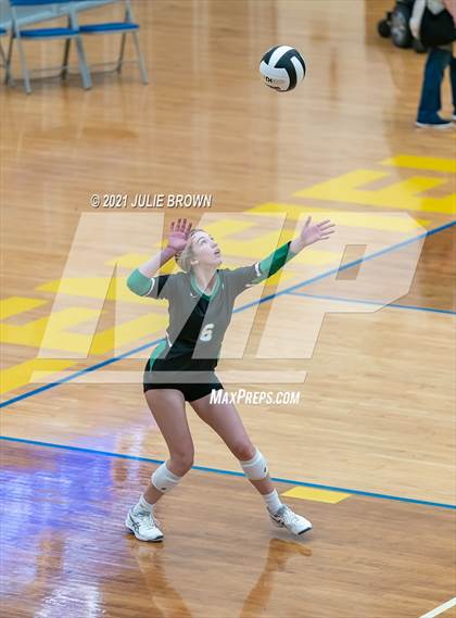 Thumbnail 1 in Yorktown vs. Cathedral (IHSAA 4A Regional semi-final) photogallery.