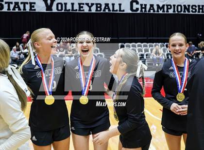 Thumbnail 1 in Iola vs. Crawford (UIL 2A Volleyball Division II Final Medal Ceremony) photogallery.