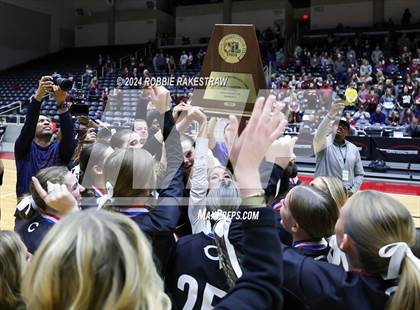 Thumbnail 2 in Iola vs. Crawford (UIL 2A Volleyball Division II Final Medal Ceremony) photogallery.