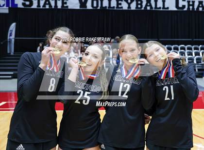 Thumbnail 1 in Iola vs. Crawford (UIL 2A Volleyball Division II Final Medal Ceremony) photogallery.
