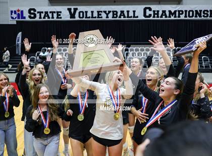 Thumbnail 2 in Iola vs. Crawford (UIL 2A Volleyball Division II Final Medal Ceremony) photogallery.