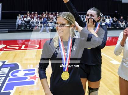 Thumbnail 3 in Iola vs. Crawford (UIL 2A Volleyball Division II Final Medal Ceremony) photogallery.