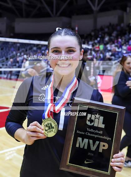Thumbnail 1 in Iola vs. Crawford (UIL 2A Volleyball Division II Final Medal Ceremony) photogallery.