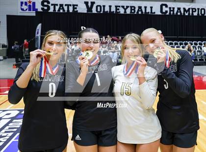 Thumbnail 3 in Iola vs. Crawford (UIL 2A Volleyball Division II Final Medal Ceremony) photogallery.