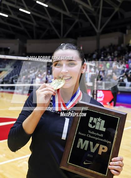 Thumbnail 2 in Iola vs. Crawford (UIL 2A Volleyball Division II Final Medal Ceremony) photogallery.