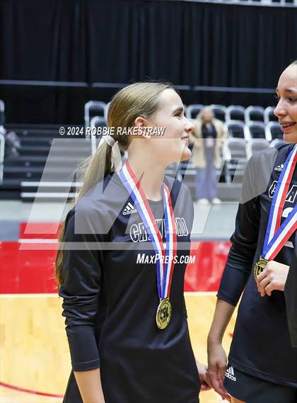 Thumbnail 1 in Iola vs. Crawford (UIL 2A Volleyball Division II Final Medal Ceremony) photogallery.
