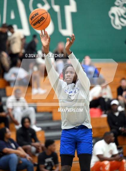 Thumbnail 3 in Flagler Palm Coast vs Clay (Flagler Palm Coast Bulldog Holiday Classic) photogallery.