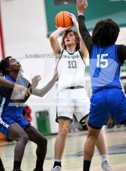 Thumbnail 2 in Flagler Palm Coast vs Clay (Flagler Palm Coast Bulldog Holiday Classic) photogallery.