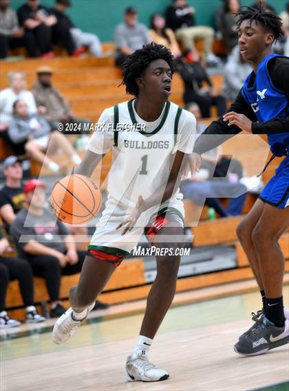 Thumbnail 3 in Flagler Palm Coast vs Clay (Flagler Palm Coast Bulldog Holiday Classic) photogallery.