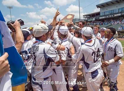 Thumbnail 3 in Dallas Jesuit vs. San Antonio Johnson (UIL 6A Final) photogallery.