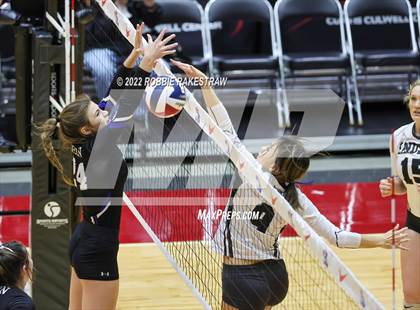 Thumbnail 2 in Leon vs. Lindsay (UIL 2A Semifinal) photogallery.