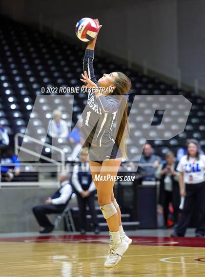 Thumbnail 2 in Leon vs. Lindsay (UIL 2A Semifinal) photogallery.