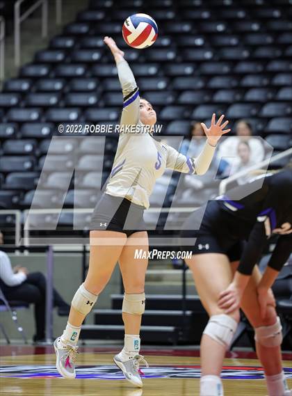 Thumbnail 2 in Leon vs. Lindsay (UIL 2A Semifinal) photogallery.