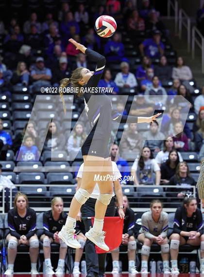 Thumbnail 2 in Leon vs. Lindsay (UIL 2A Semifinal) photogallery.