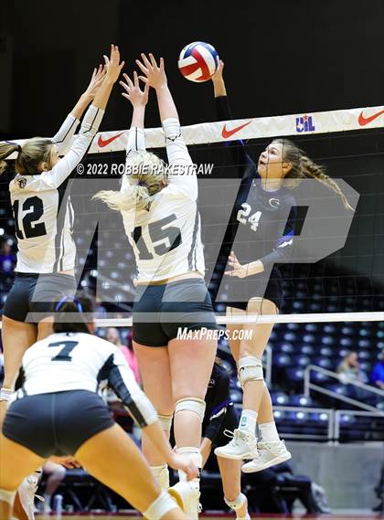 Thumbnail 2 in Leon vs. Lindsay (UIL 2A Semifinal) photogallery.