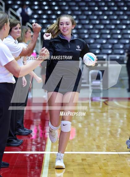 Thumbnail 1 in Leon vs. Lindsay (UIL 2A Semifinal) photogallery.