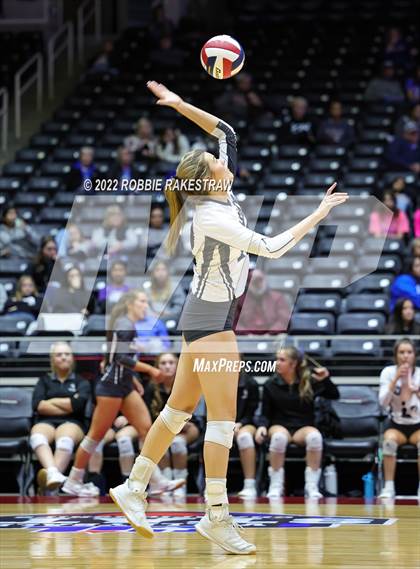 Thumbnail 2 in Leon vs. Lindsay (UIL 2A Semifinal) photogallery.