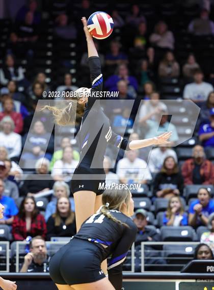 Thumbnail 2 in Leon vs. Lindsay (UIL 2A Semifinal) photogallery.
