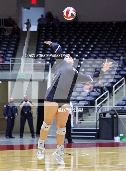 Thumbnail 2 in Leon vs. Lindsay (UIL 2A Semifinal) photogallery.