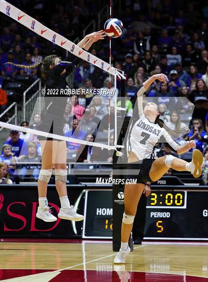 Thumbnail 1 in Leon vs. Lindsay (UIL 2A Semifinal) photogallery.