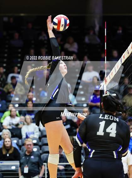 Thumbnail 2 in Leon vs. Lindsay (UIL 2A Semifinal) photogallery.