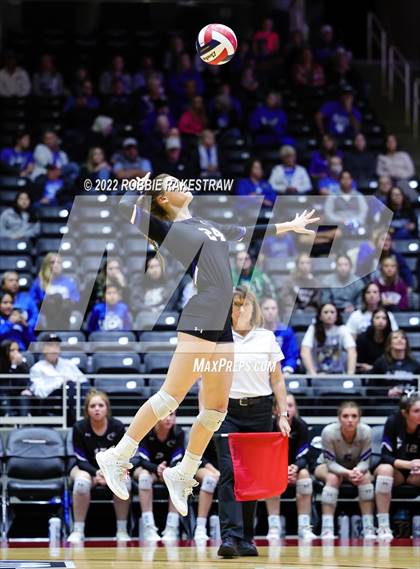 Thumbnail 1 in Leon vs. Lindsay (UIL 2A Semifinal) photogallery.