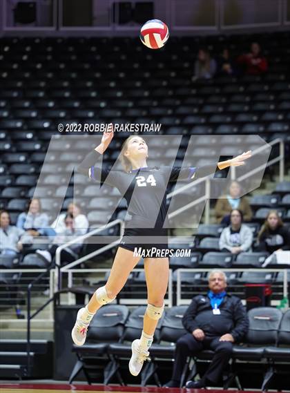 Thumbnail 2 in Leon vs. Lindsay (UIL 2A Semifinal) photogallery.