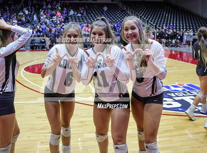 Thumbnail 1 in Leon vs. Lindsay (UIL 2A Semifinal) photogallery.