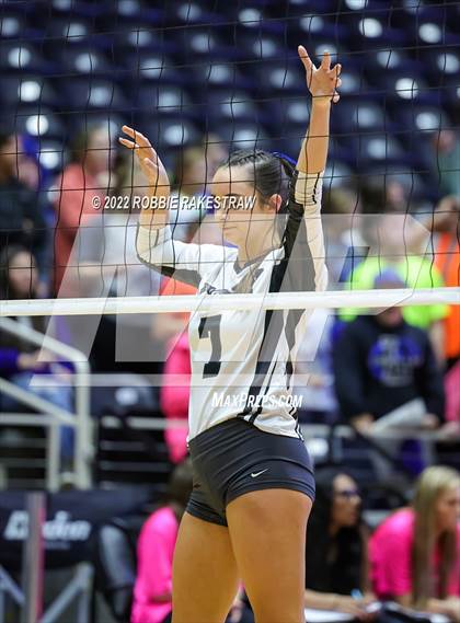 Thumbnail 2 in Leon vs. Lindsay (UIL 2A Semifinal) photogallery.