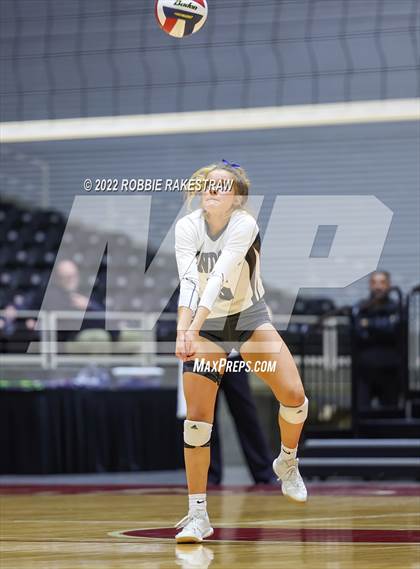 Thumbnail 3 in Leon vs. Lindsay (UIL 2A Semifinal) photogallery.