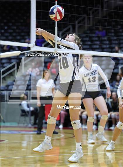 Thumbnail 2 in Leon vs. Lindsay (UIL 2A Semifinal) photogallery.