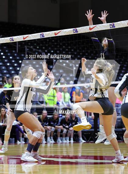 Thumbnail 1 in Leon vs. Lindsay (UIL 2A Semifinal) photogallery.