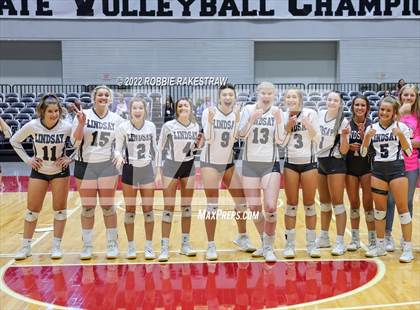 Thumbnail 2 in Leon vs. Lindsay (UIL 2A Semifinal) photogallery.