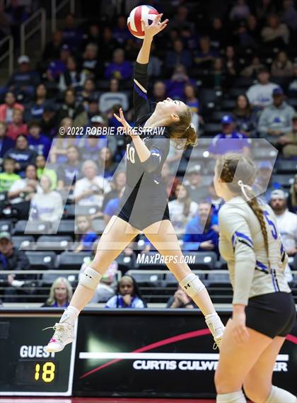 Thumbnail 2 in Leon vs. Lindsay (UIL 2A Semifinal) photogallery.