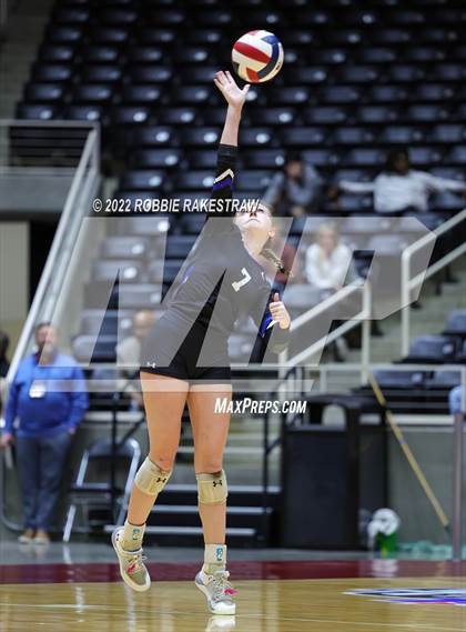 Thumbnail 1 in Leon vs. Lindsay (UIL 2A Semifinal) photogallery.