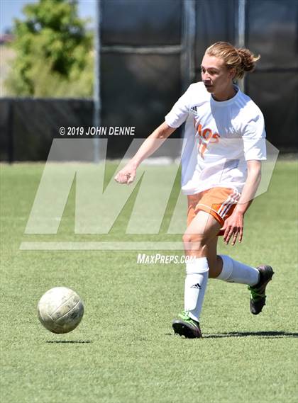 Thumbnail 3 in Robertson vs. Taos photogallery.