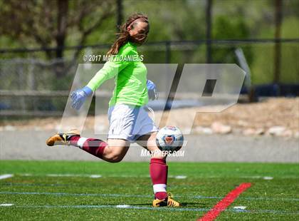 Thumbnail 2 in Kent Denver vs. Denver Science & Tech Stapleton (CHSAA 3A 2nd Round) photogallery.