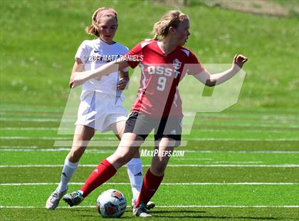 Thumbnail 3 in Kent Denver vs. Denver Science & Tech Stapleton (CHSAA 3A 2nd Round) photogallery.